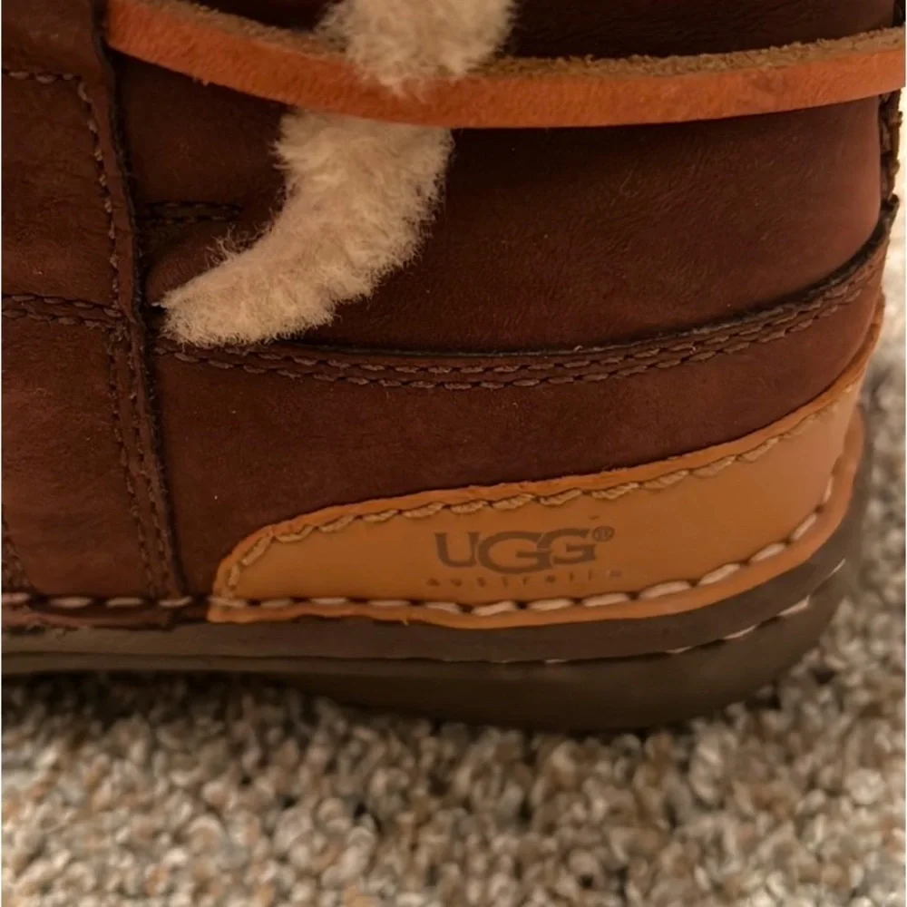 UGG Australia Catalina Brown Leather Lace Up Boots, GUC